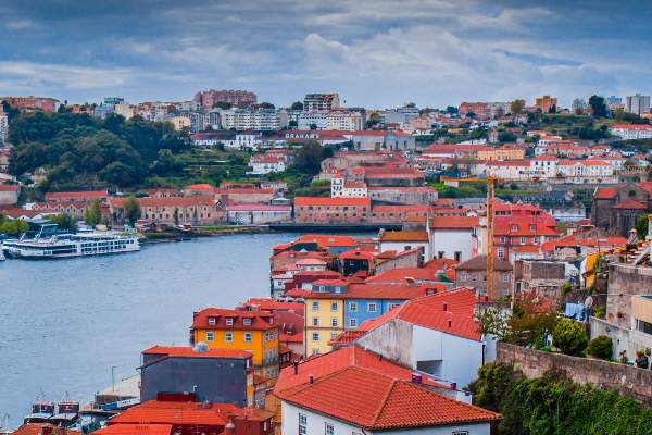 Portugal 2026: Easy Travel Handbook - Local Tips