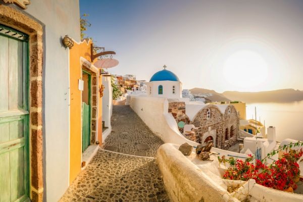 Travelling to Greece: practical guide and local tips for a unique experience